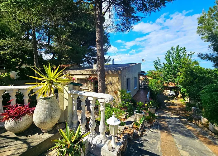 Des Cedres La Franqui Дом отдыха *